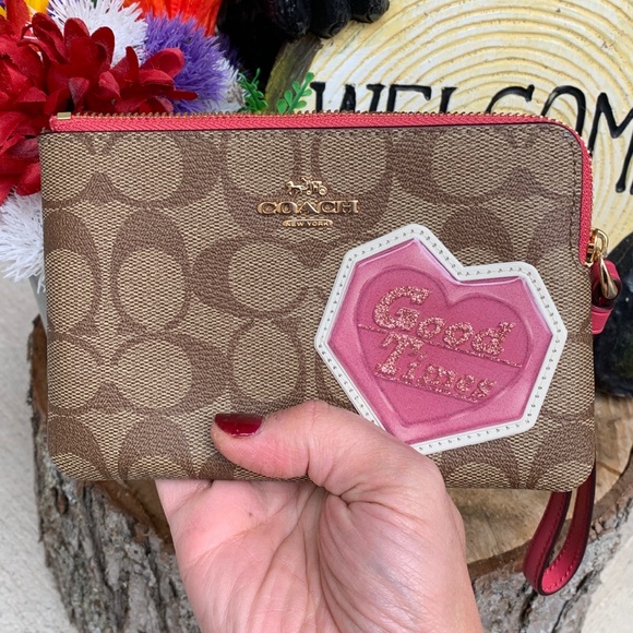 Authentic COACH Signature coated canvas/leather heart( good times) zip wristlet - Picture 5 of 7